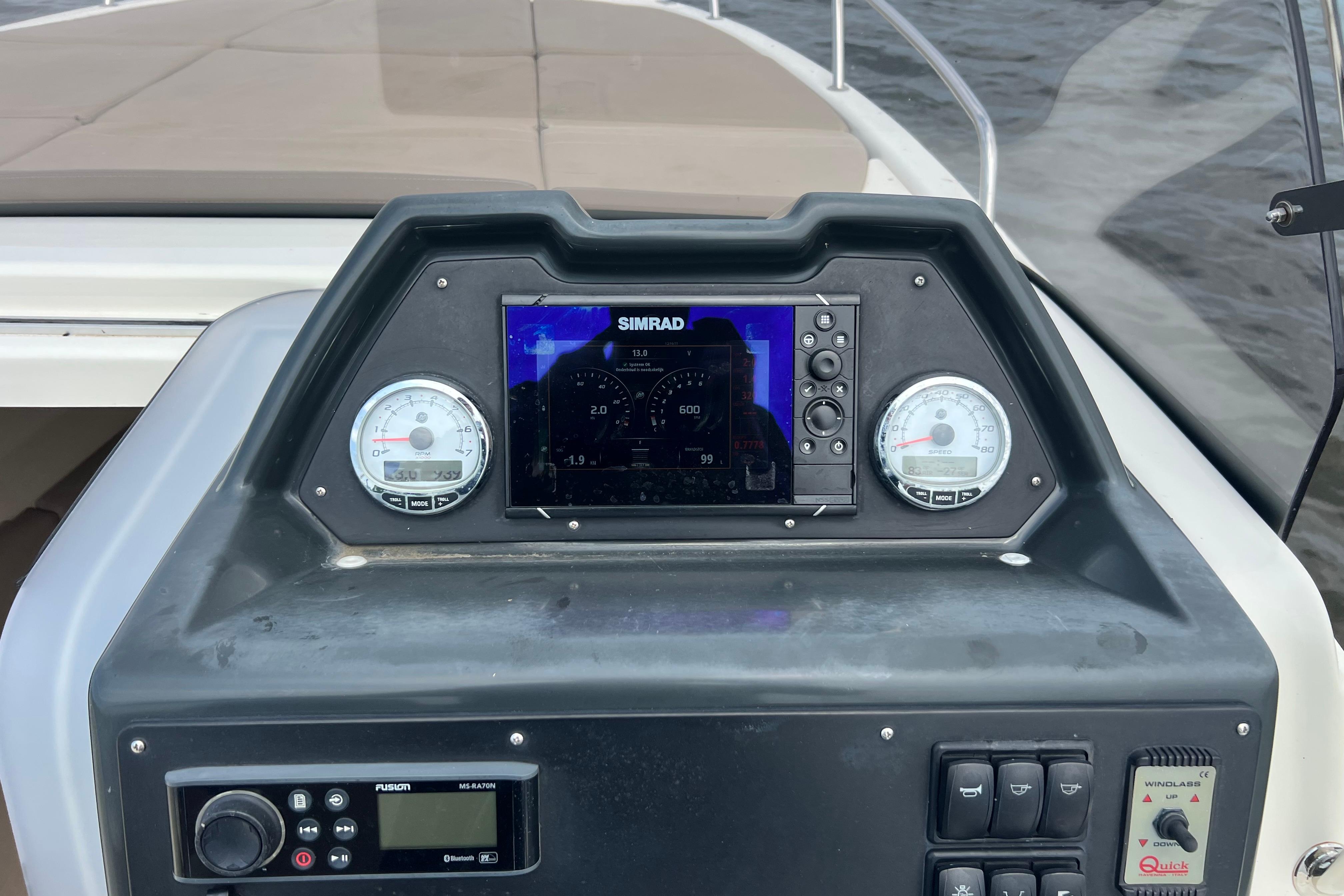 Quicksilver Activ 755 Sundeck — foto 11 van 17