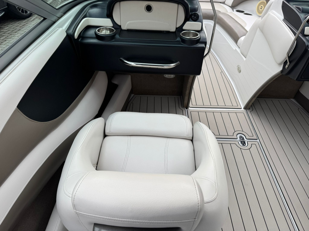 Crownline 215 SS — foto 15 van 24