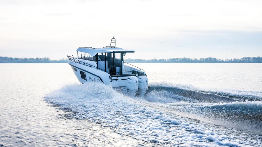 Finnmaster pilot 8 met 2x 200 pk Yamaha motoren  — foto 45 van 45