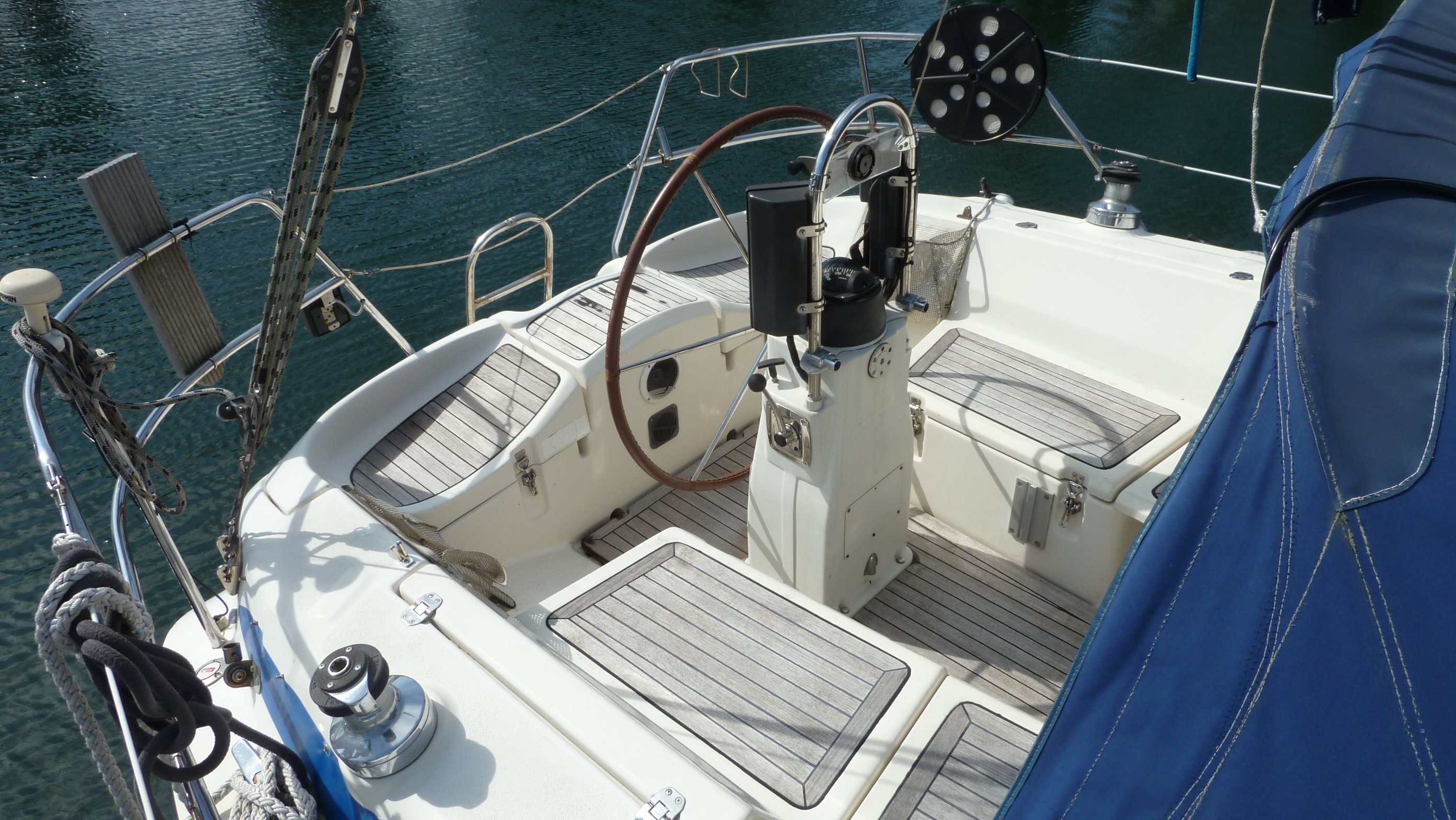 Bavaria 350 Lagoon — foto 8 van 12