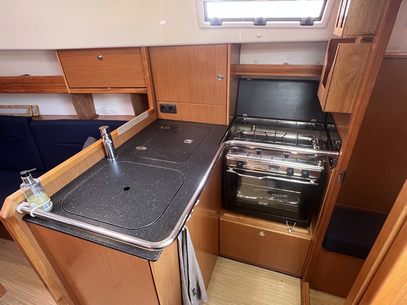 Bavaria Cruiser 32 — foto 3 van 32