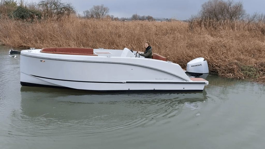 Maxima 680 Sport Lounge Tender — foto 1 van 14