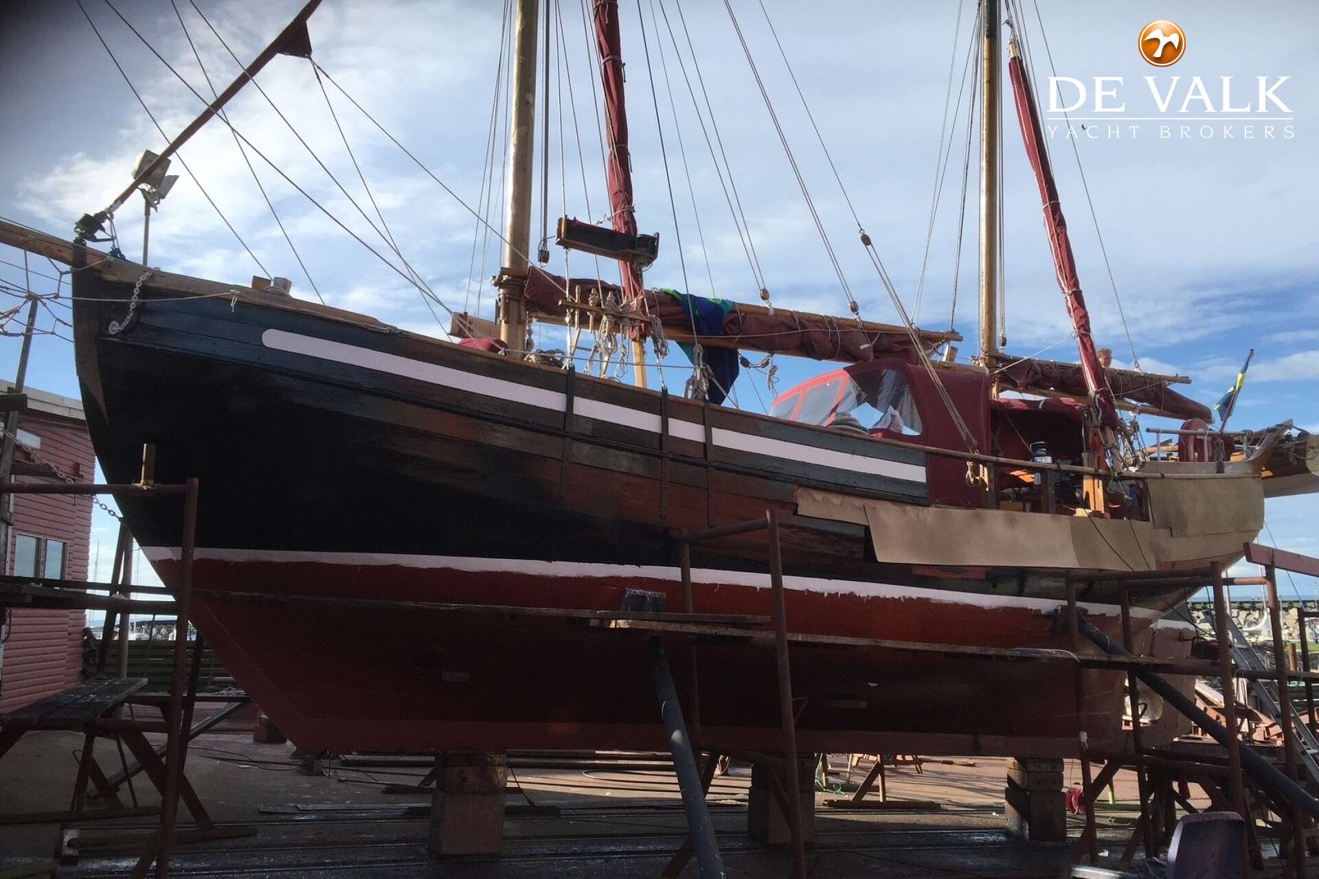 Small sailing ship From Laso — foto 10 van 35