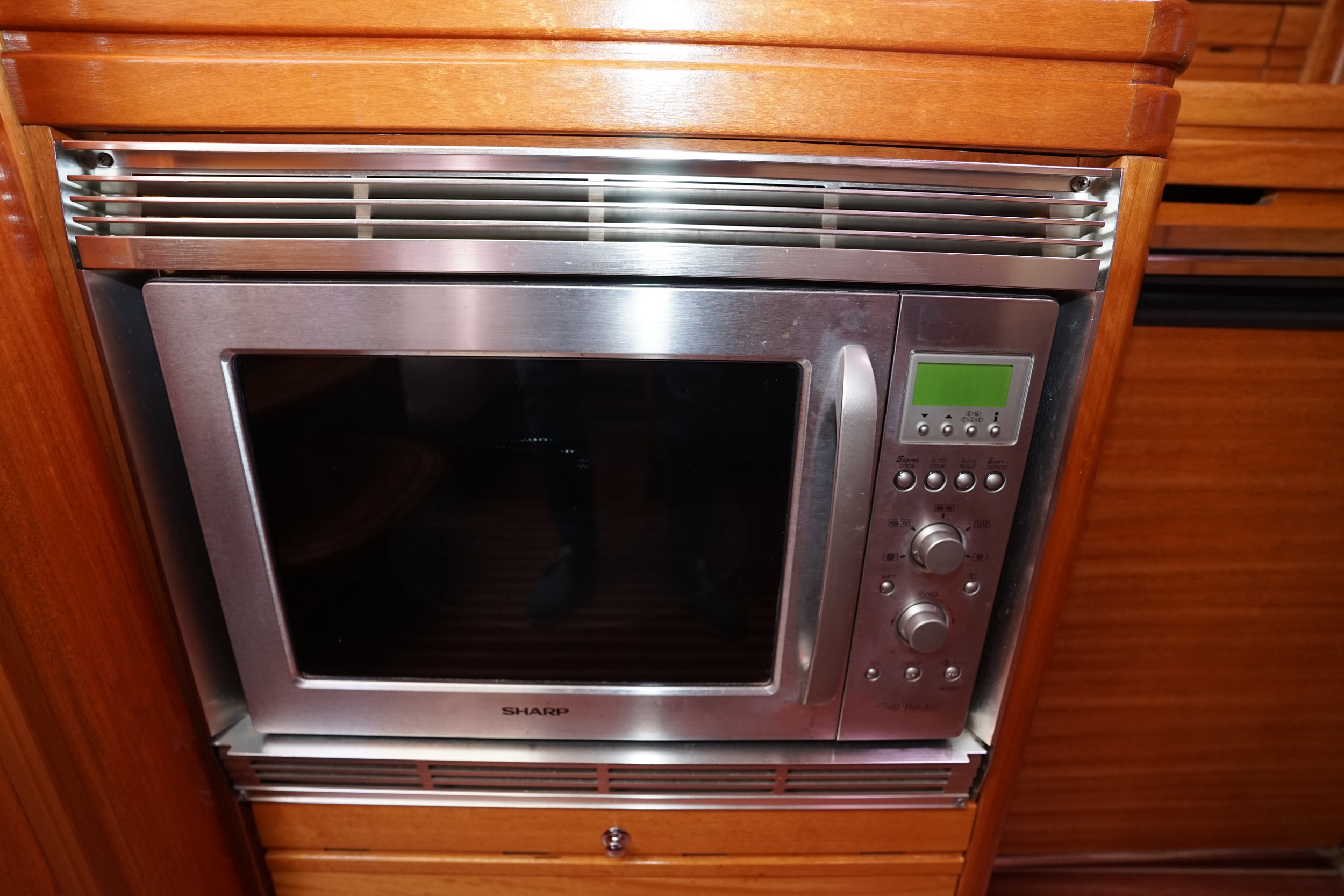 Bavaria 42 HT Sport IPS-500 - hydraulic platform — foto 19 van 42