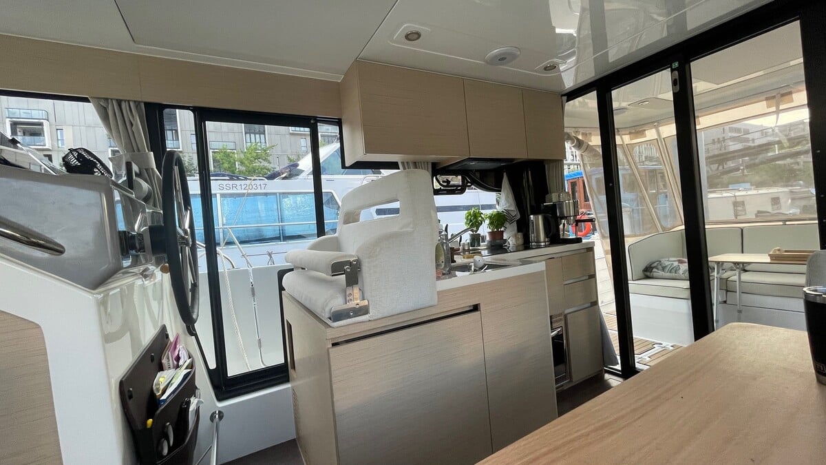 Delphia Yachts Delphia 11 Sedan Electric Cabin Cruiser — foto 5 van 12