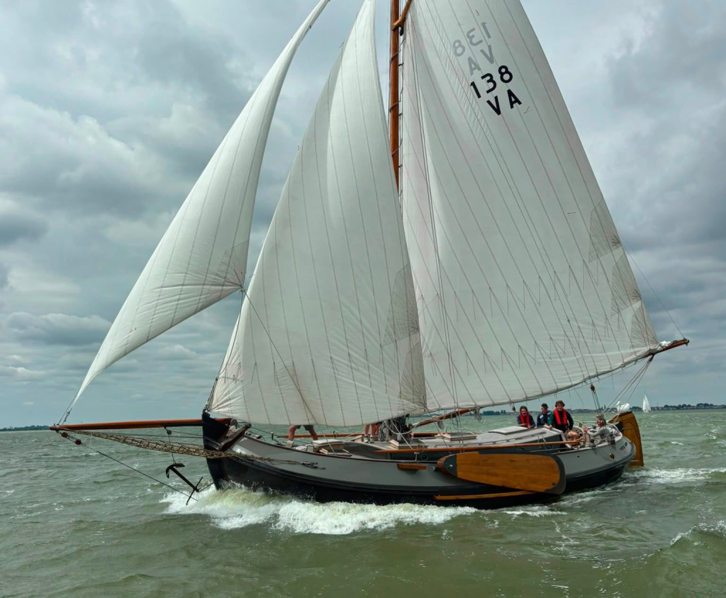 Lemsteraak Witte Eend - Roefuitvoering Hoek Design