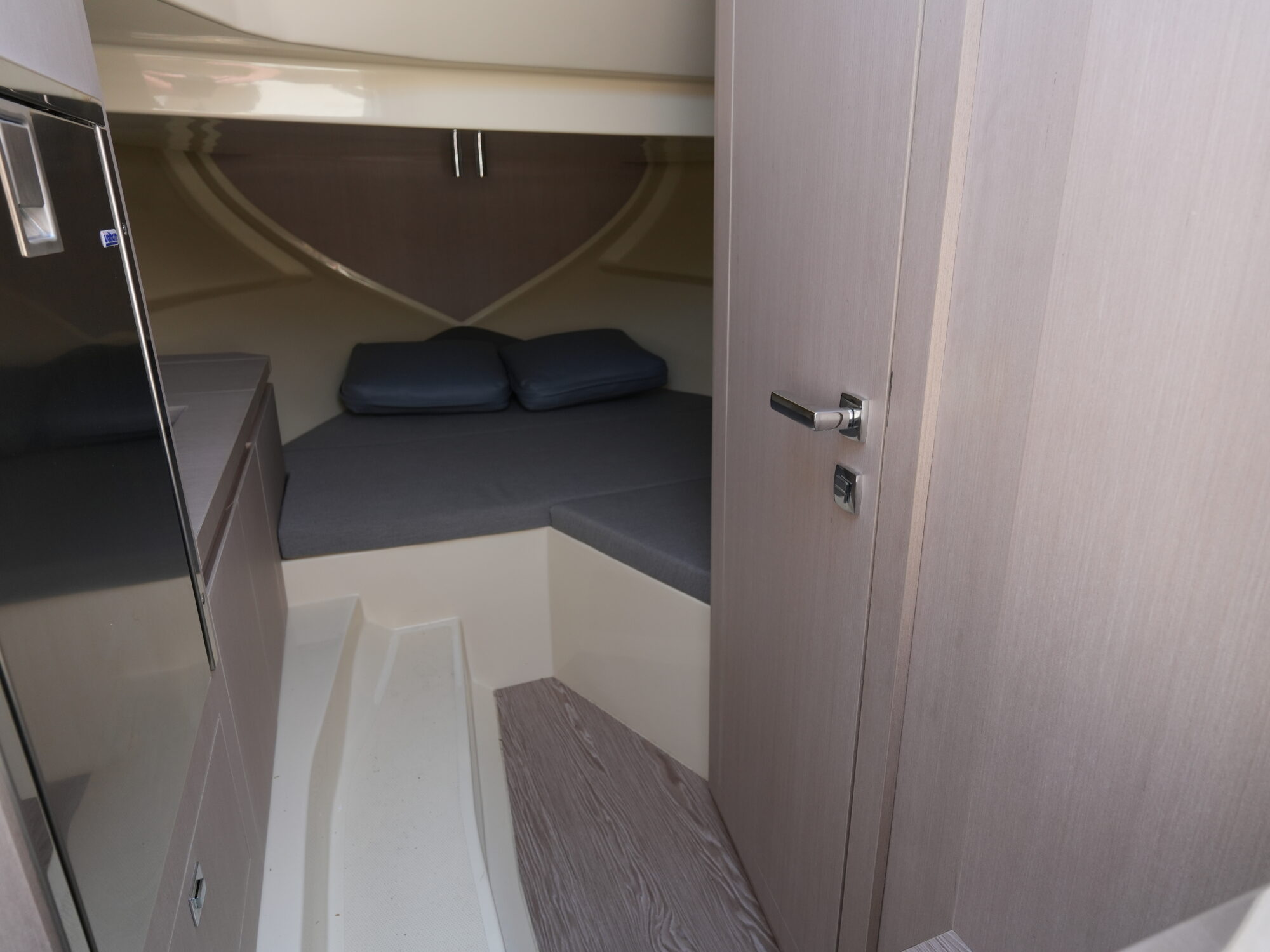 Invictus 270 CX — foto 25 van 38