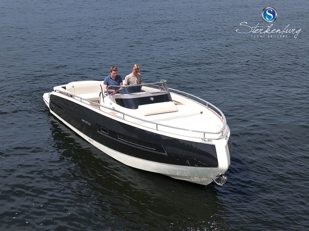 Invictus 280 GT — foto 3 van 42