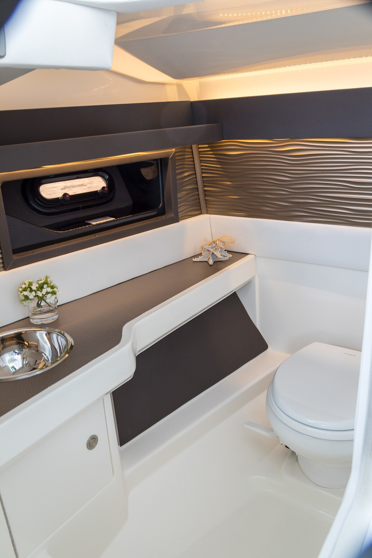 Sea Ray SLX 310 — foto 14 van 16