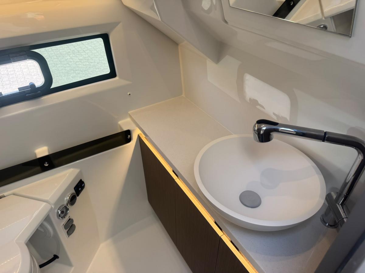 Jeanneau Merry Fisher 895 serie 2. Dit schip is aanwezig op de Yamaha stand van hiswa te water 2026. — foto 16 van 48