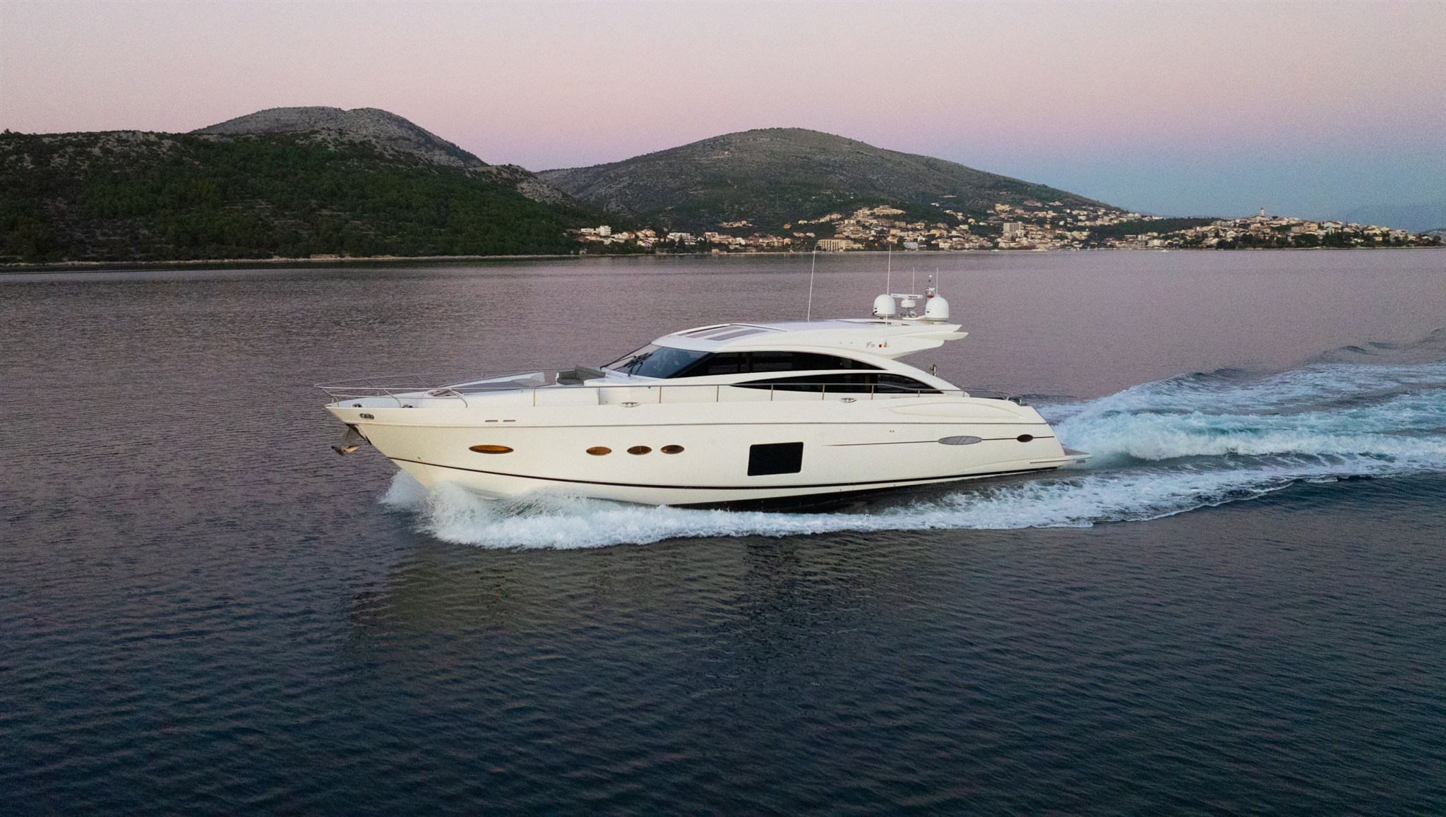Princess V72 (2012) — foto 5 van 11