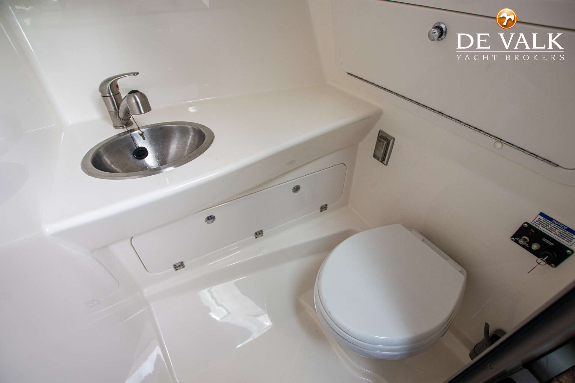 Boston Whaler 285 Conquest Pilothouse — foto 37 van 39