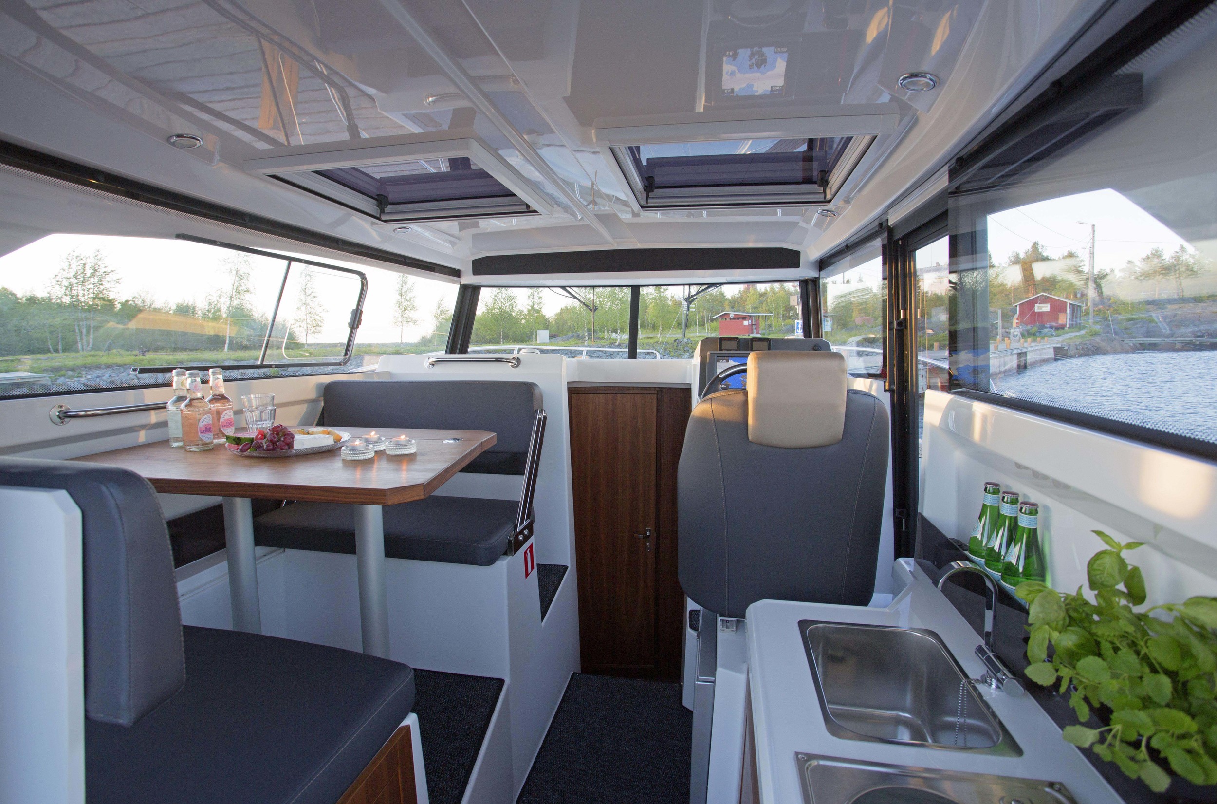 Finnmaster pilot 8 met 2x 200 pk Yamaha motoren  — foto 26 van 45