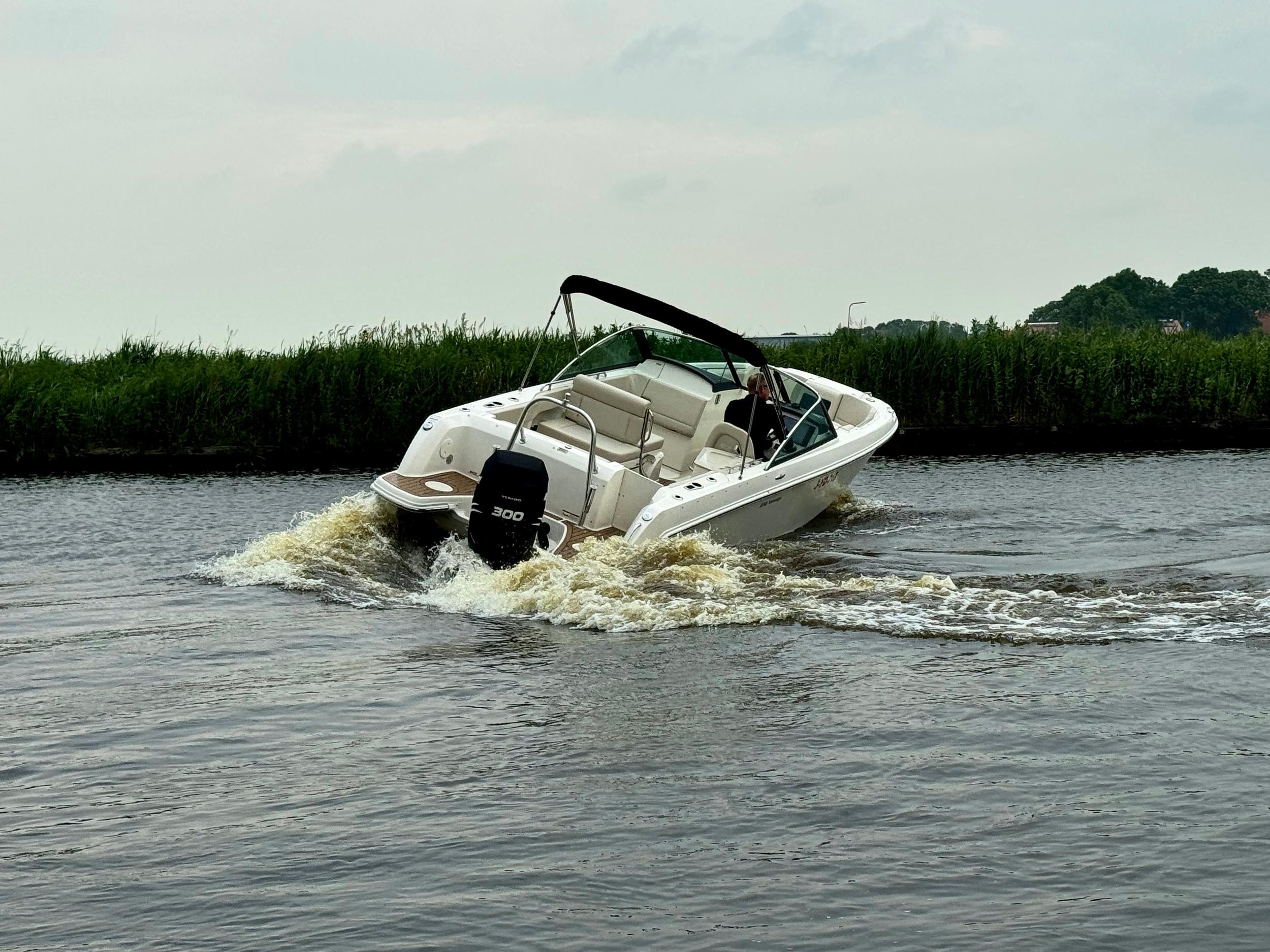 Boston Whaler 230 Vantage — foto 4 van 37