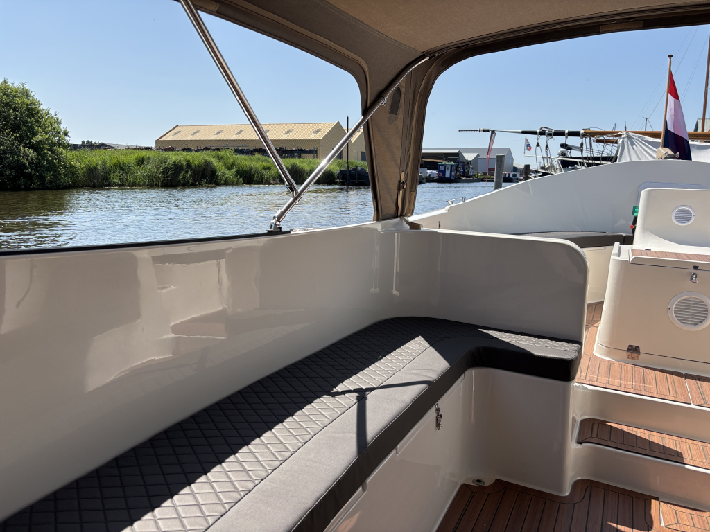 Stil Sloep (cabin) 9.30   15 Kw Elek. met toilet achter deur — foto 7 van 11