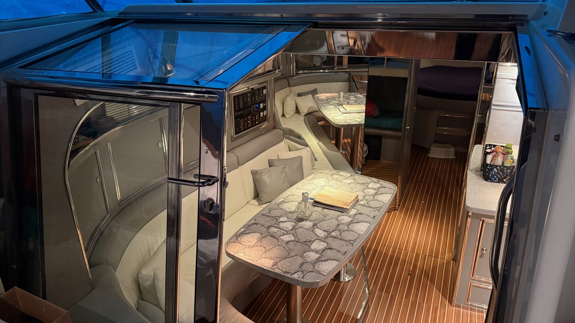 Sea Ray 400 Express Cruiser — foto 9 van 29