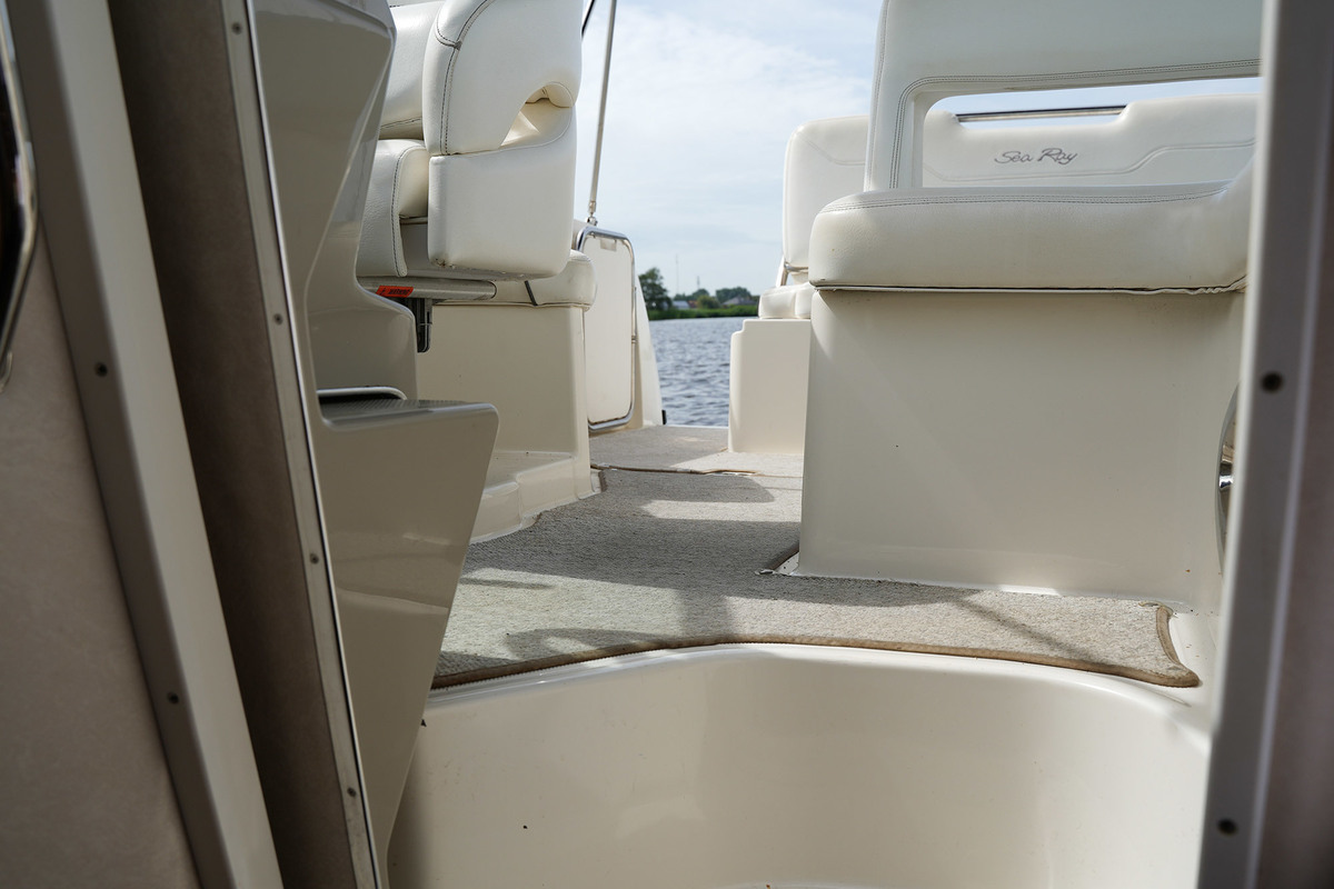 Sea Ray 255 Sundancer — foto 25 van 53