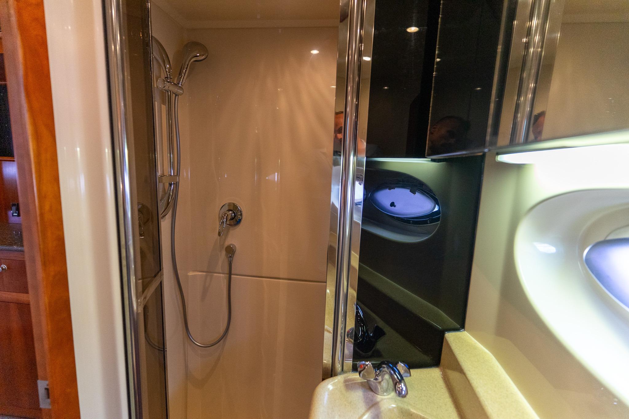 Cruisers Yachts 415 Express Motoryacht — foto 9 van 100