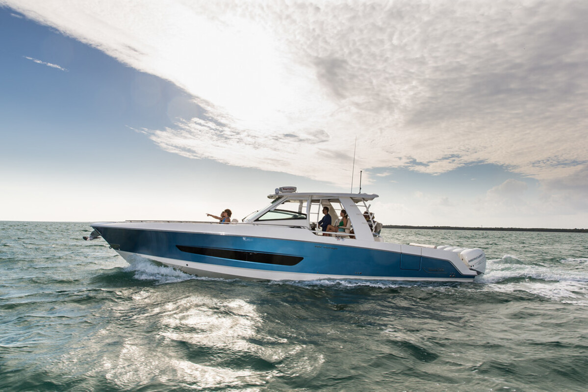 Boston Whaler 420 Outrage — foto 1 van 20