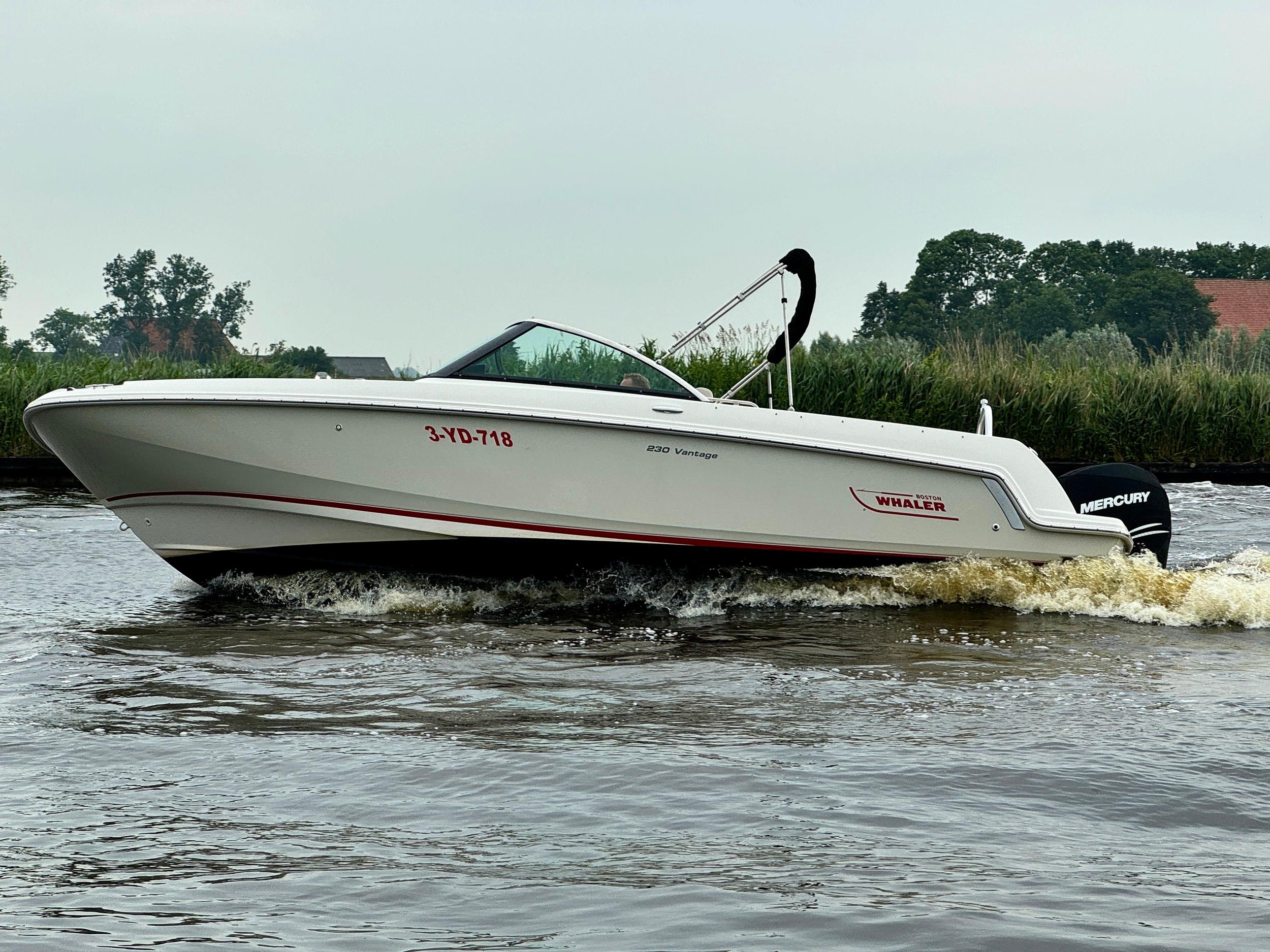Boston Whaler 230 Vantage — foto 6 van 37