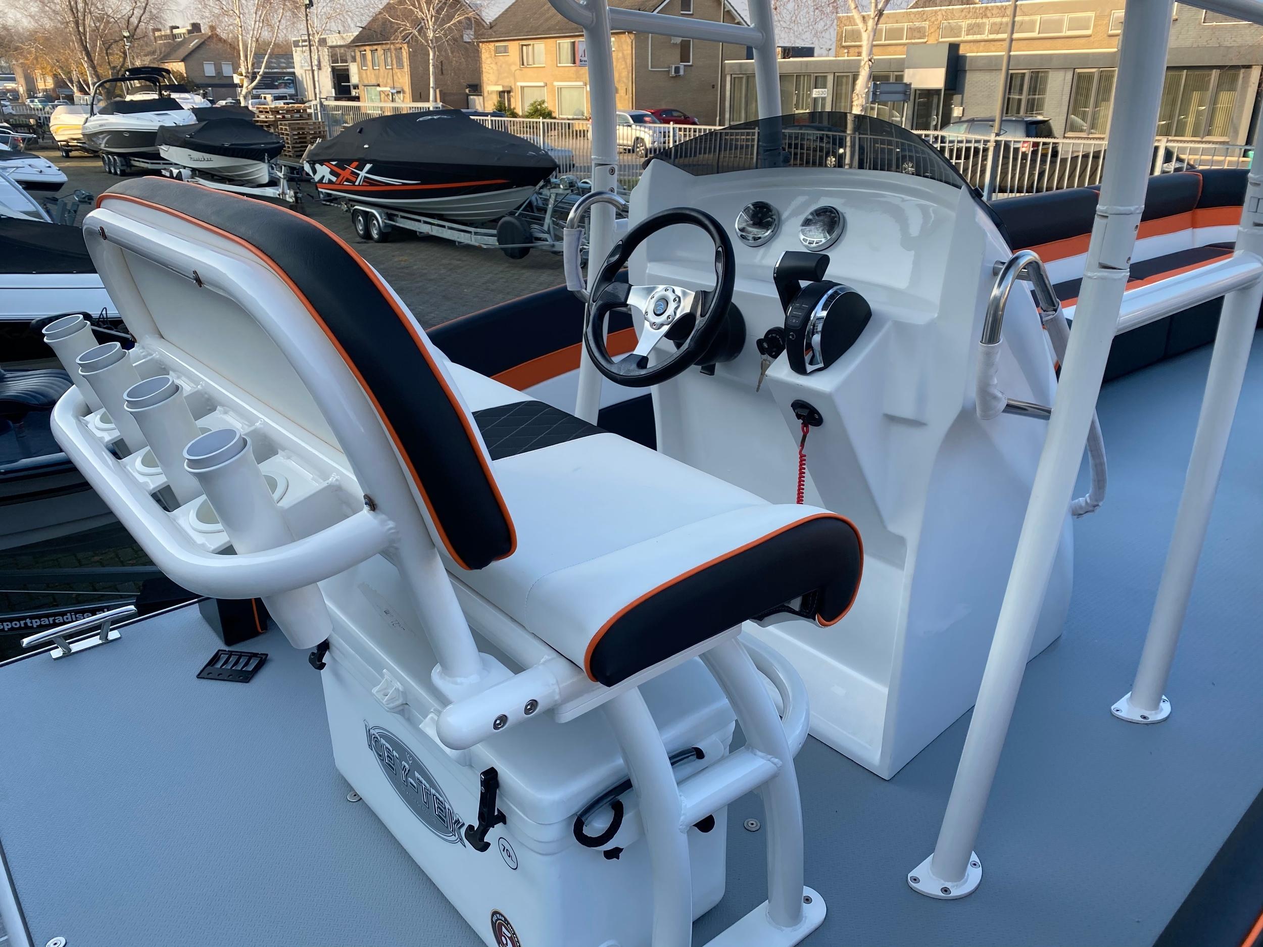 T.top Funcruiser 8.2 Verado 300 Pontoonboot — foto 37 van 42
