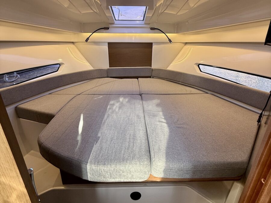 Beneteau Antares 9 — foto 26 van 29