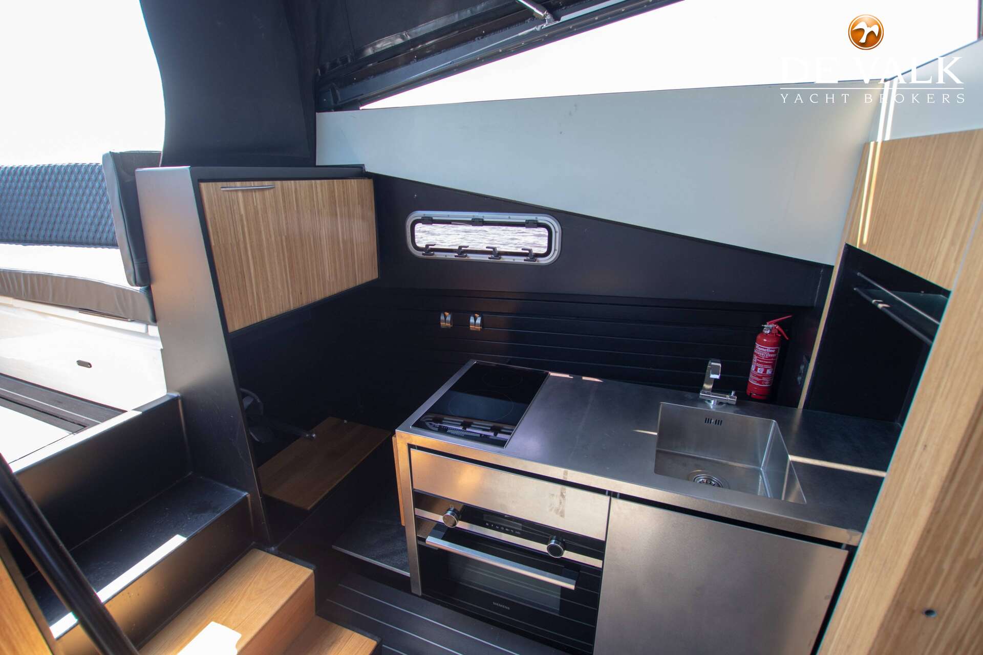 PLV Custom Build — foto 23 van 35