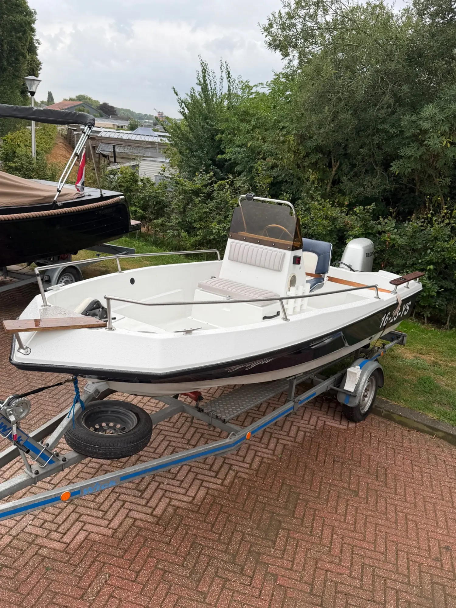 Elan 450 Inc Honda 40pk en trailer in nieuwstaat — foto 10 van 15