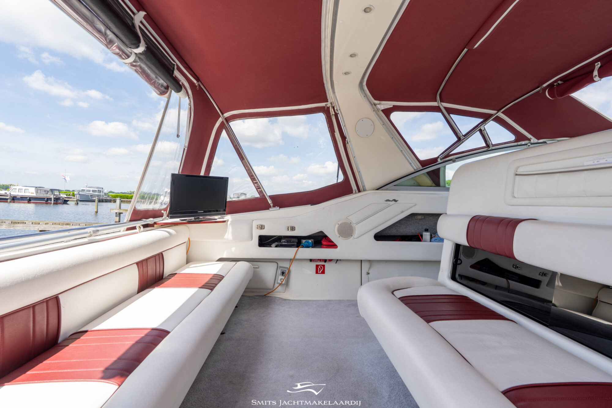 Sea Ray 370 Express Cruiser — foto 31 van 59