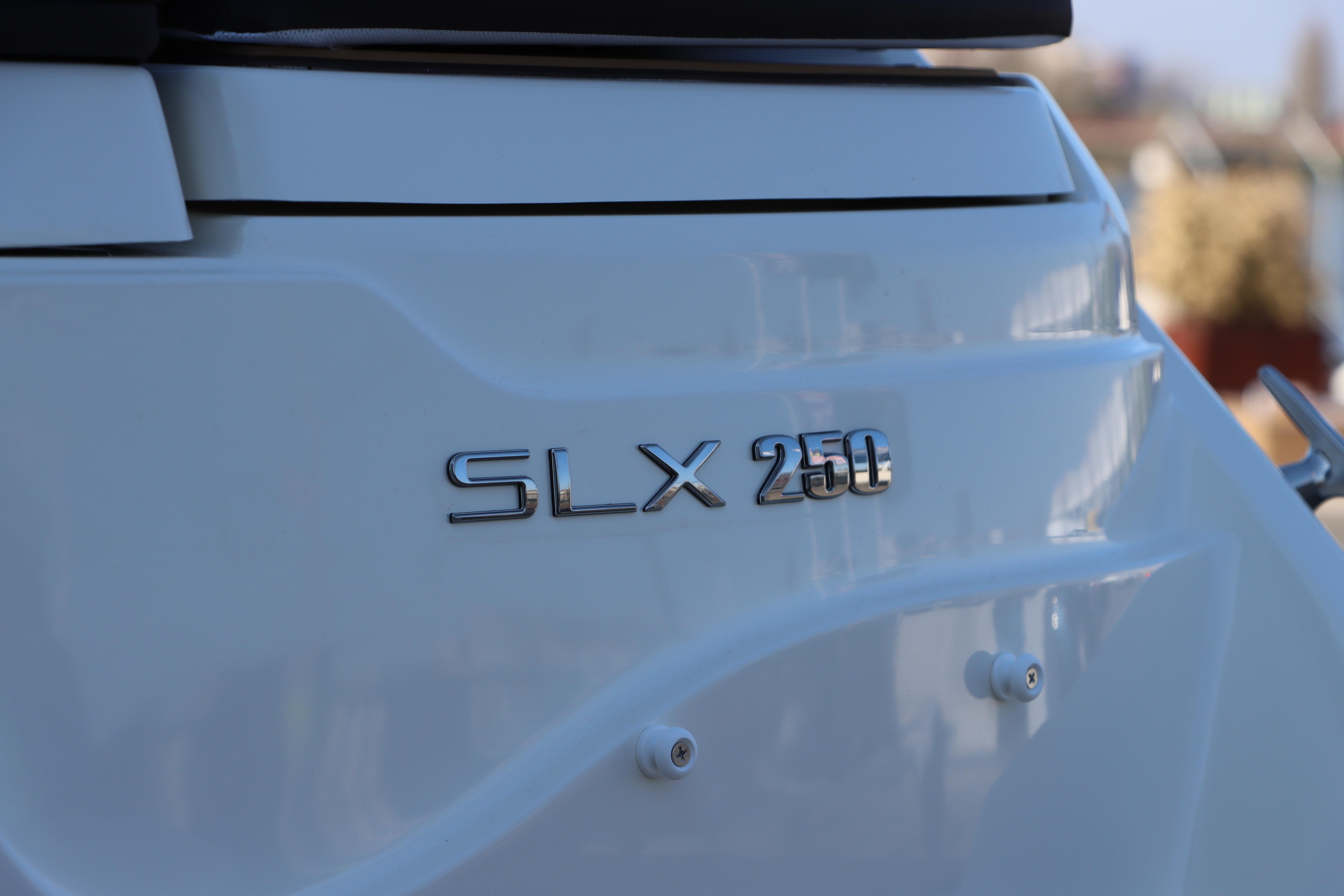 Sea Ray SLX 250 — foto 26 van 39