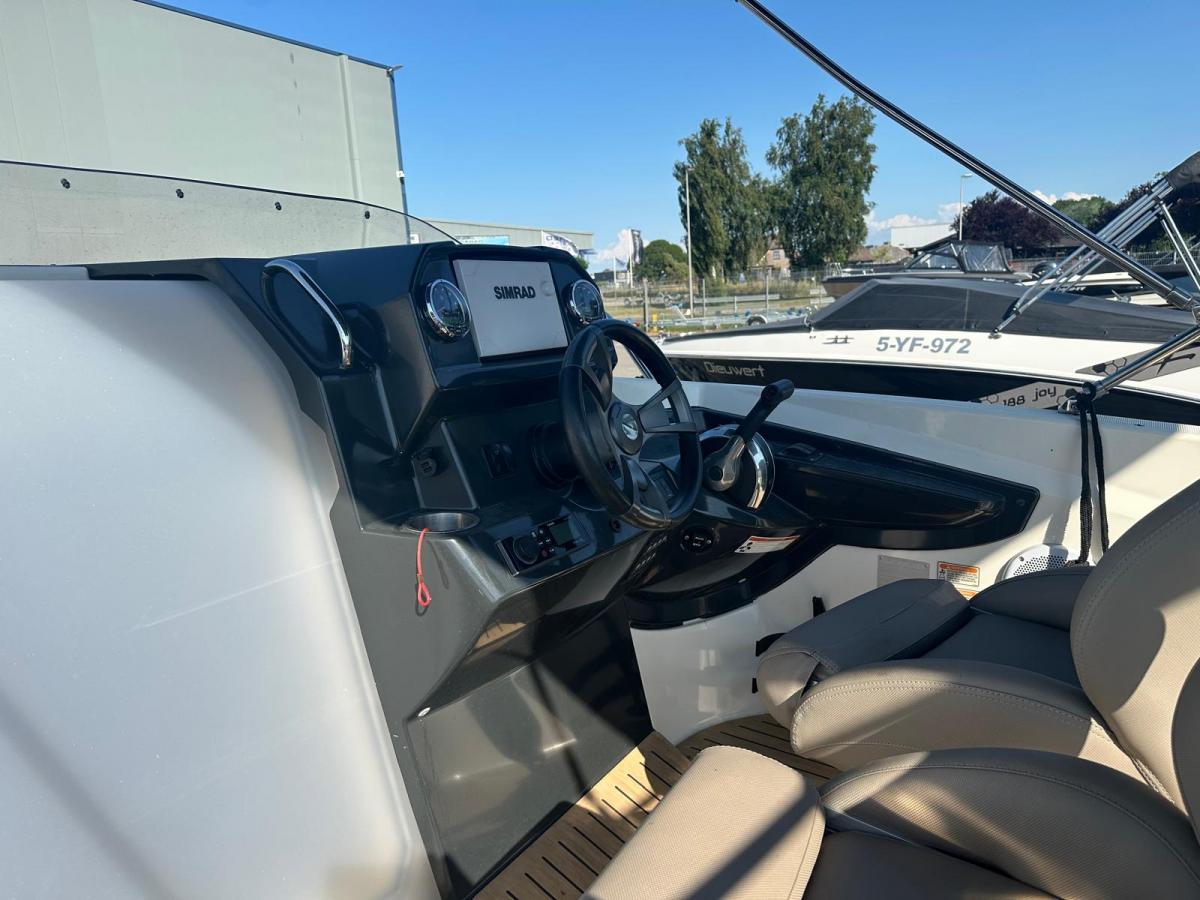 Quicksilver 555 Cabin — foto 6 van 17