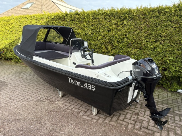 VAARKLAAR!! Twins 435 met buiskap en Tohatsu  9.8 PK