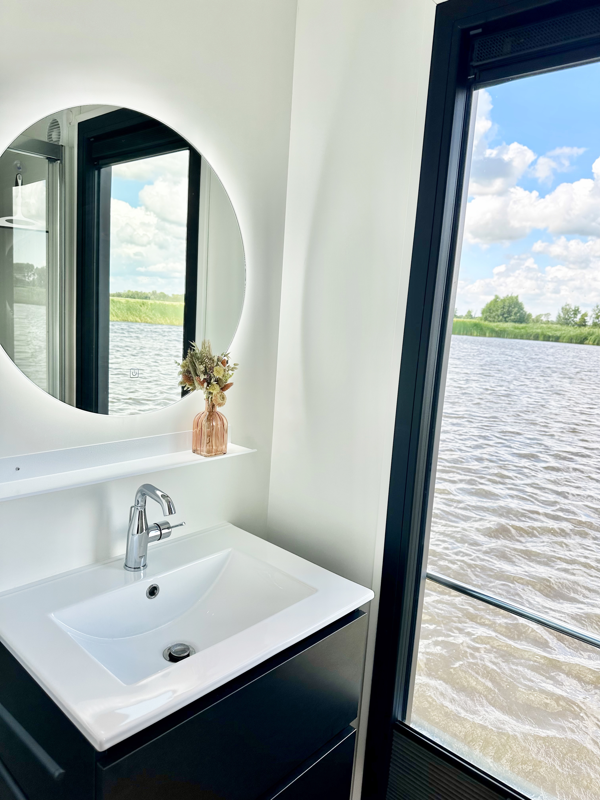 HOMESHIP Lotus Navigator 14 Houseboat — foto 25 van 38