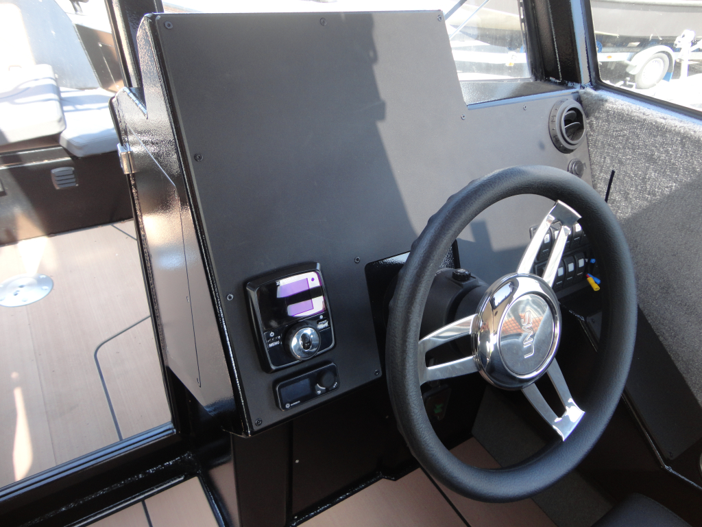 UMS 700 HT boat Cabin Cruiser NET BINNEN Full options  — foto 4 van 32