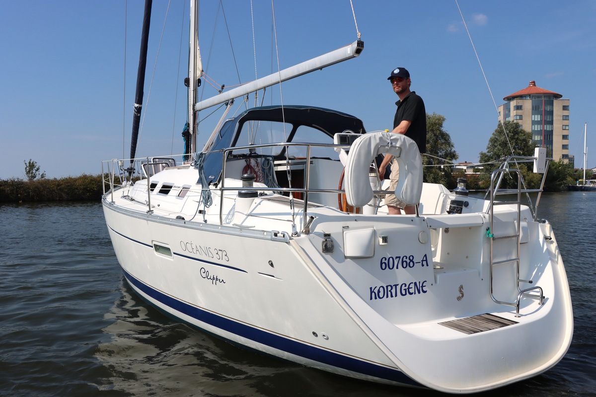 BENETEAU OCEANIS CLIPPER 373 — foto 43 van 48