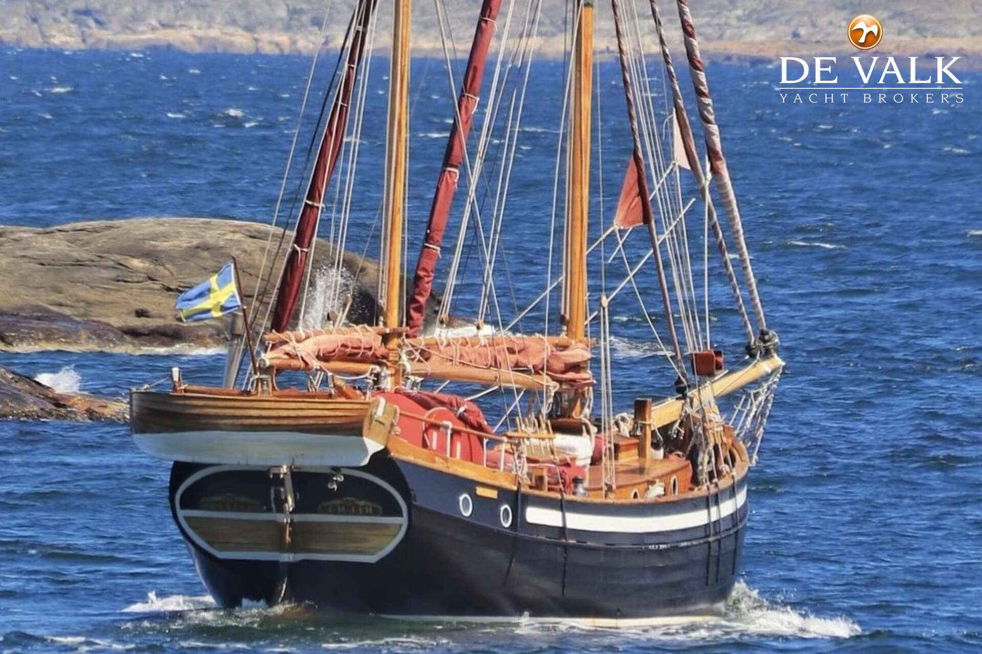Small sailing ship From Laso — foto 1 van 35