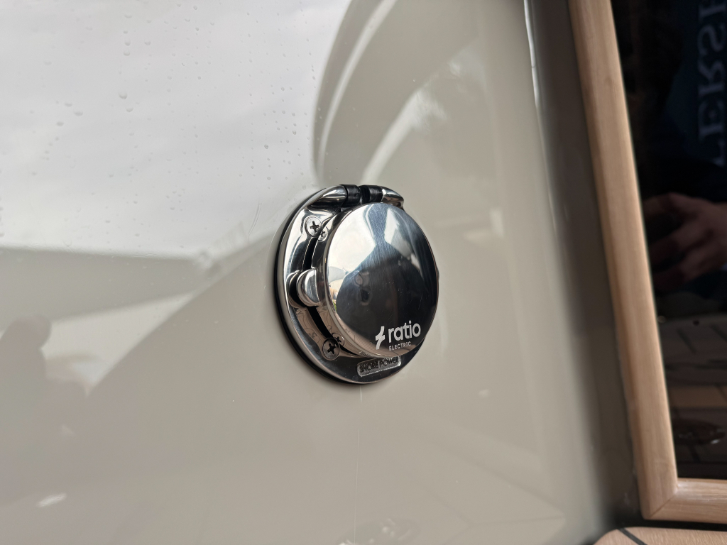 Waterspoor 717 Aviator | Vetus diesel   — foto 18 van 31