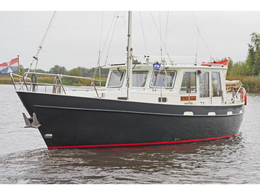 Jachtwerf P. Valk (Franeker) en Scheepsbouw Kroes (Leeuwarden) Valk Kotter 1000 OK — foto 5 van 11