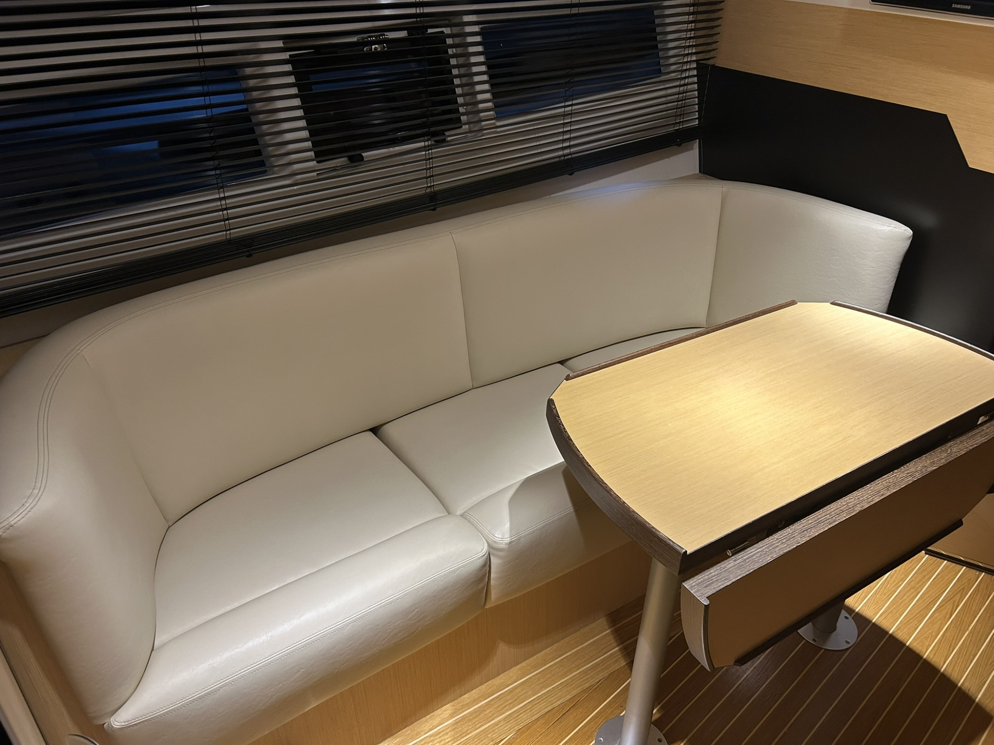 Galeon Yachts Galeon 325 HTS met Volvo Penta 370 pk — foto 14 van 17