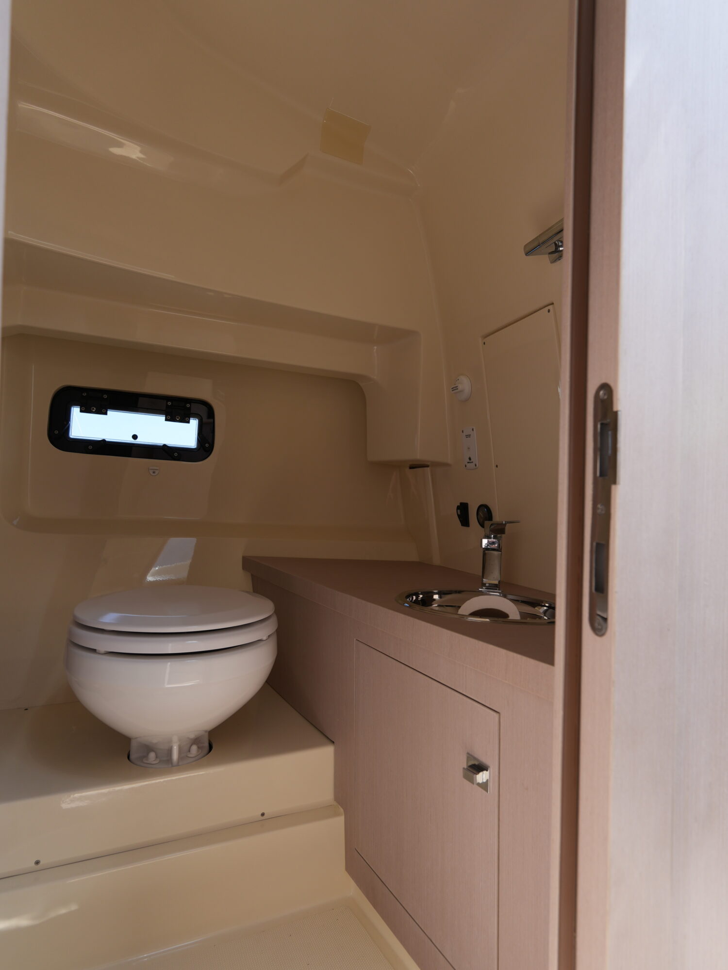 Invictus 270 CX — foto 32 van 38