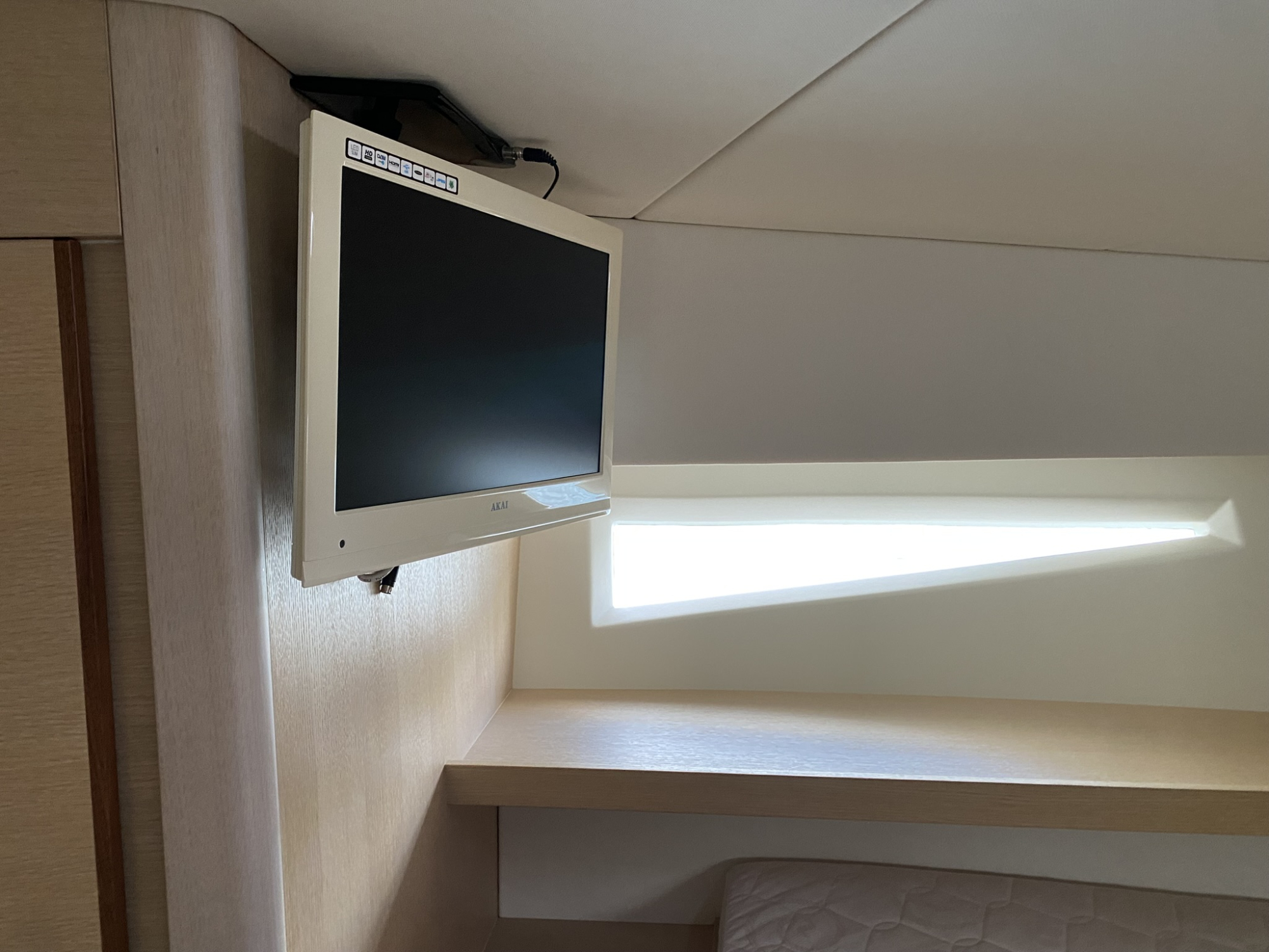 Galeon Yachts Galeon 325 HTS met 2 x Mercruiser 4.5l MPI 250 pk - Bouwjaar 2017 — foto 18 van 23