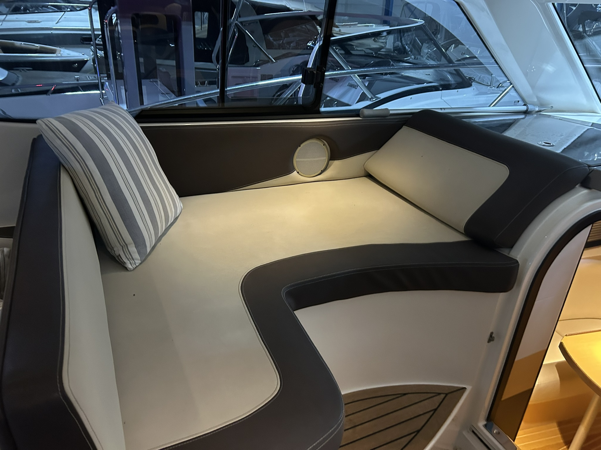 Galeon Yachts Galeon 325 HTS met Volvo Penta 370 pk — foto 8 van 17
