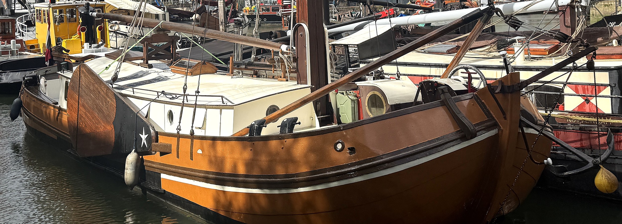 Tjalk Varend Woonschip — foto 1 van 15