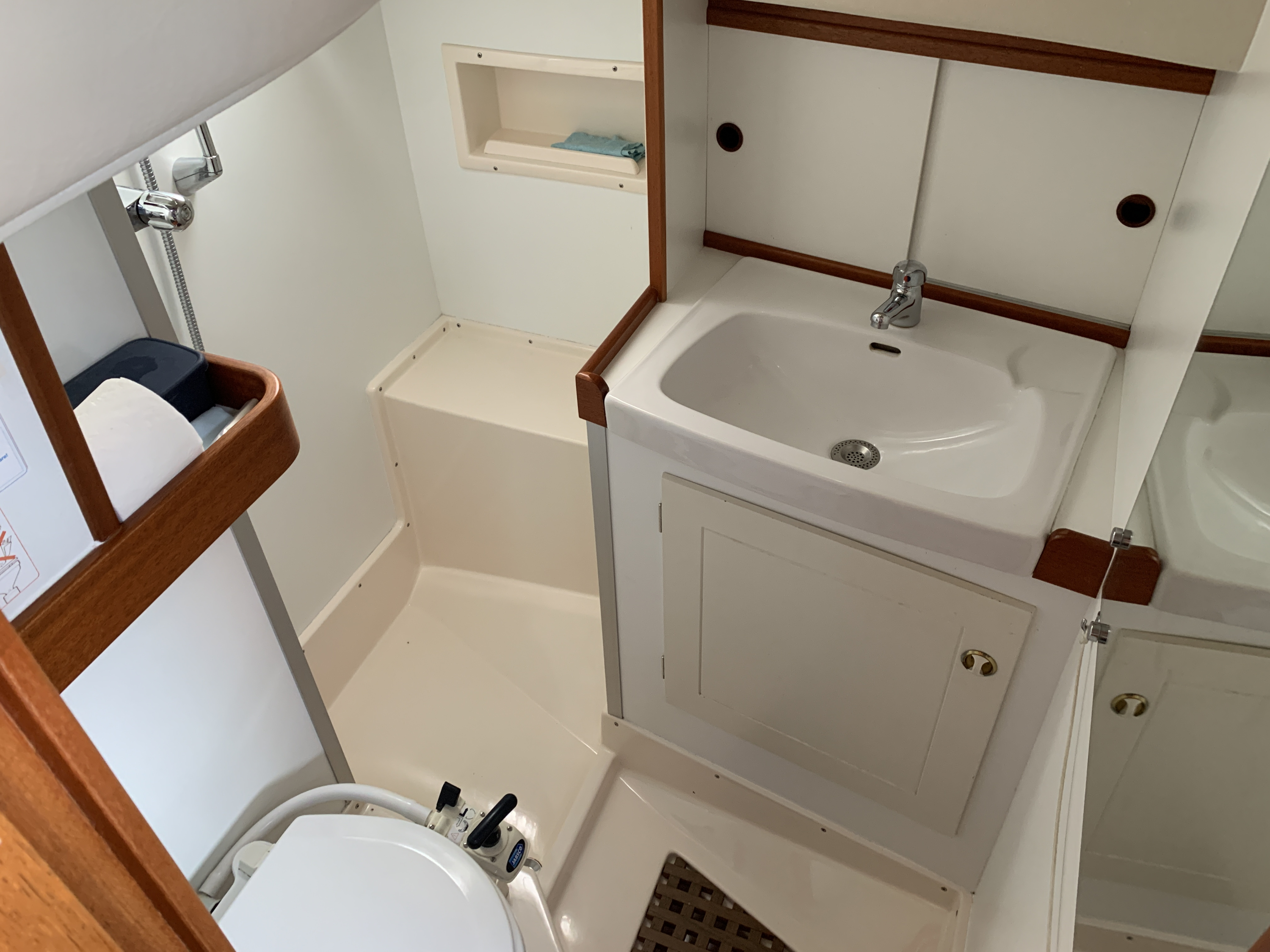 Hallberg-Rassy 42 — foto 57 van 77