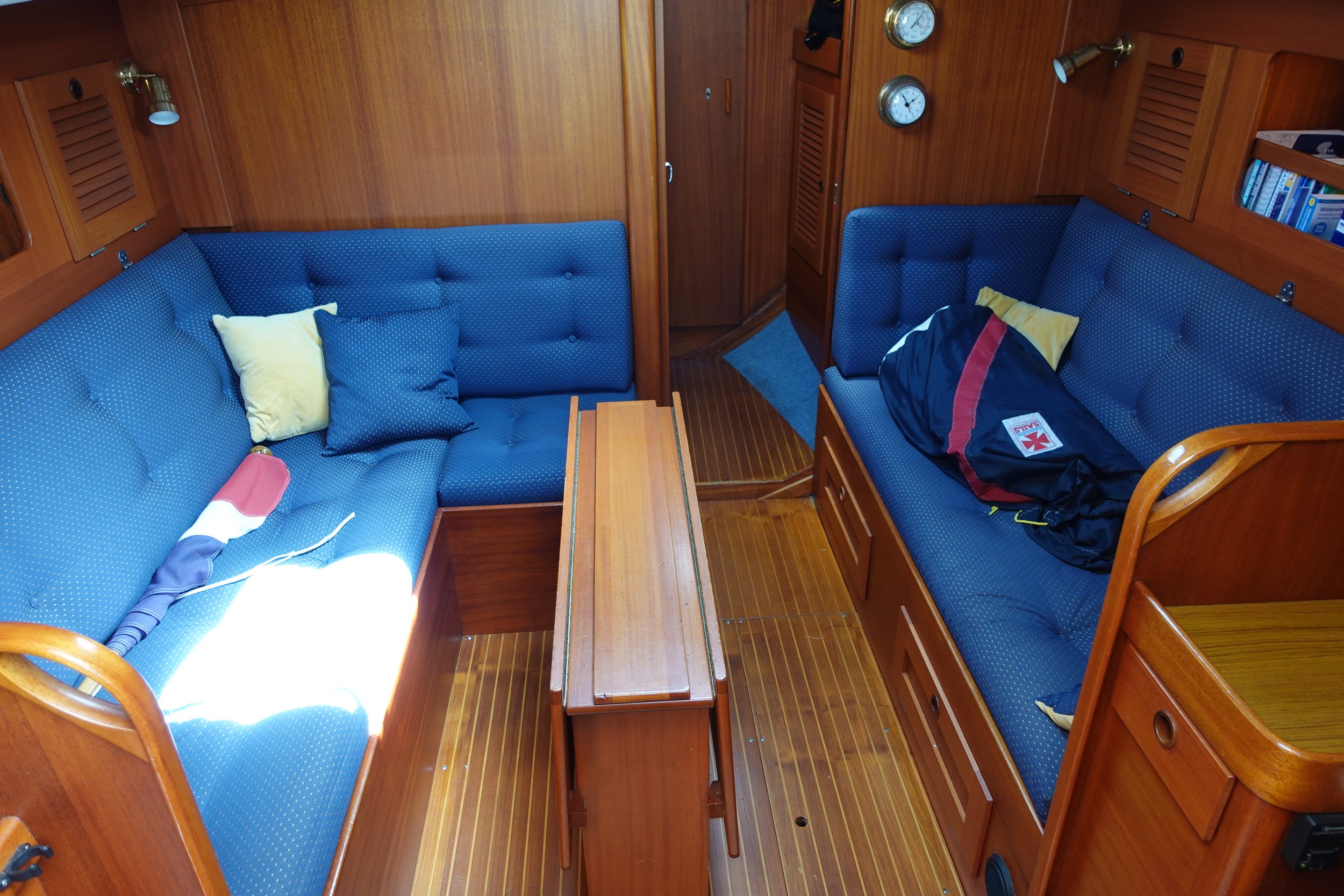 Hallberg Rassy 352 — foto 8 van 11