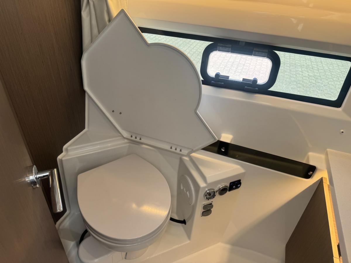 Jeanneau Merry Fisher 895 serie 2. Dit schip is aanwezig op de Yamaha stand van hiswa te water 2026. — foto 17 van 48