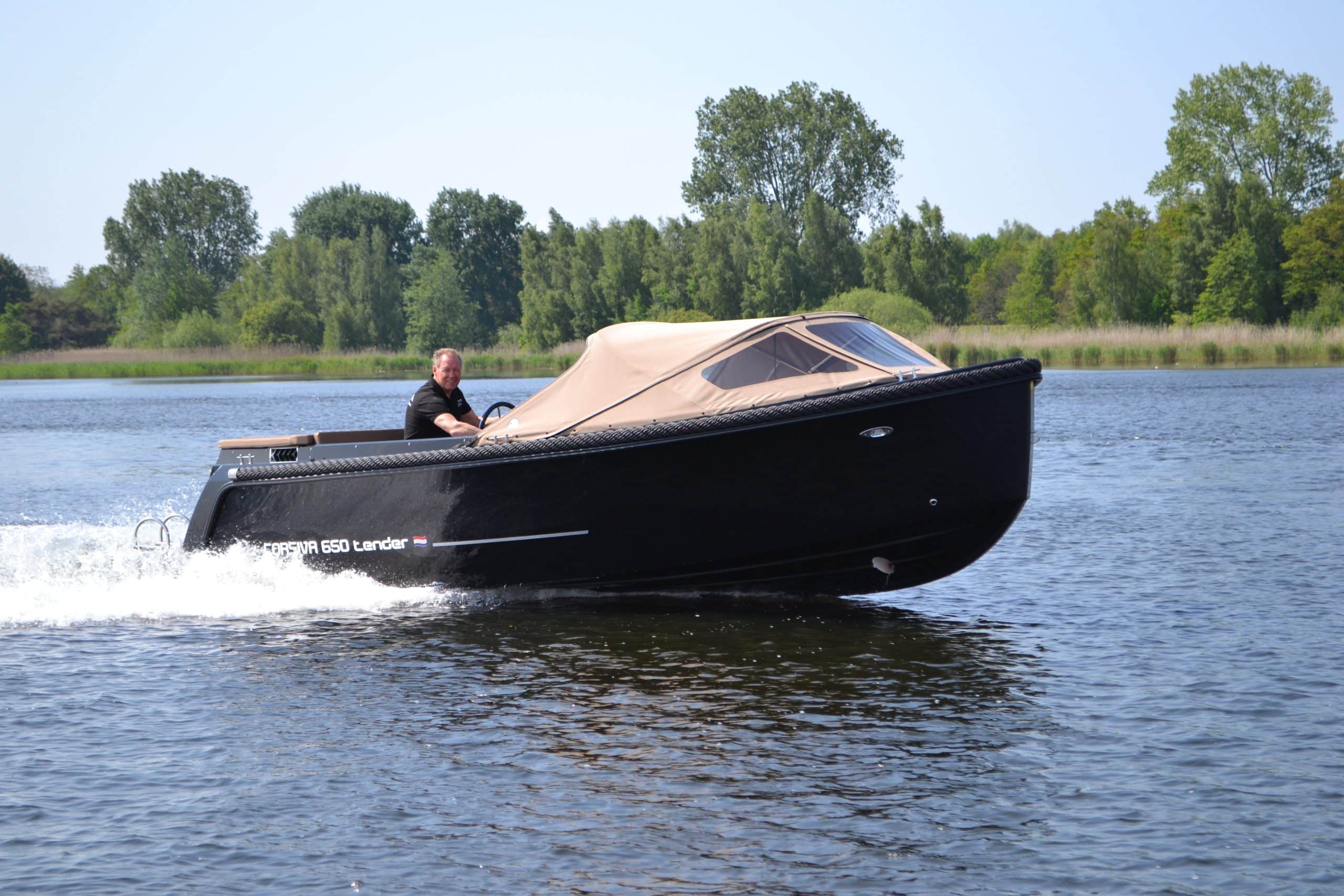 Corsiva 650 Tender — foto 1 van 15