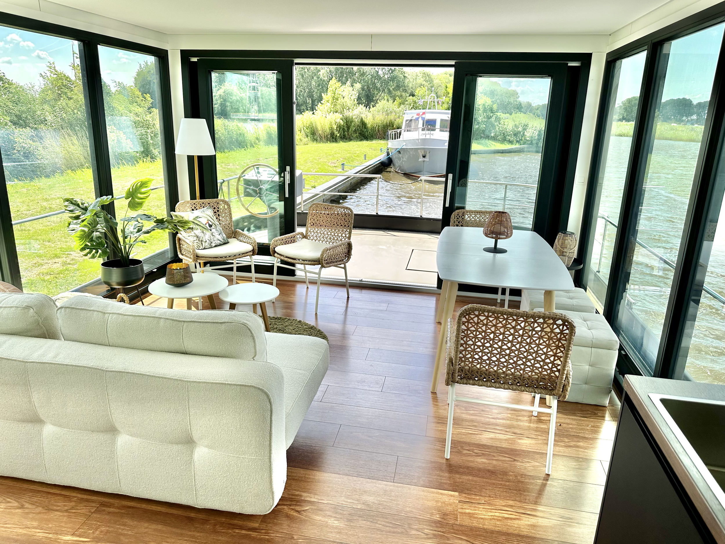 HOMESHIP Lotus Navigator 14 Houseboat — foto 16 van 38