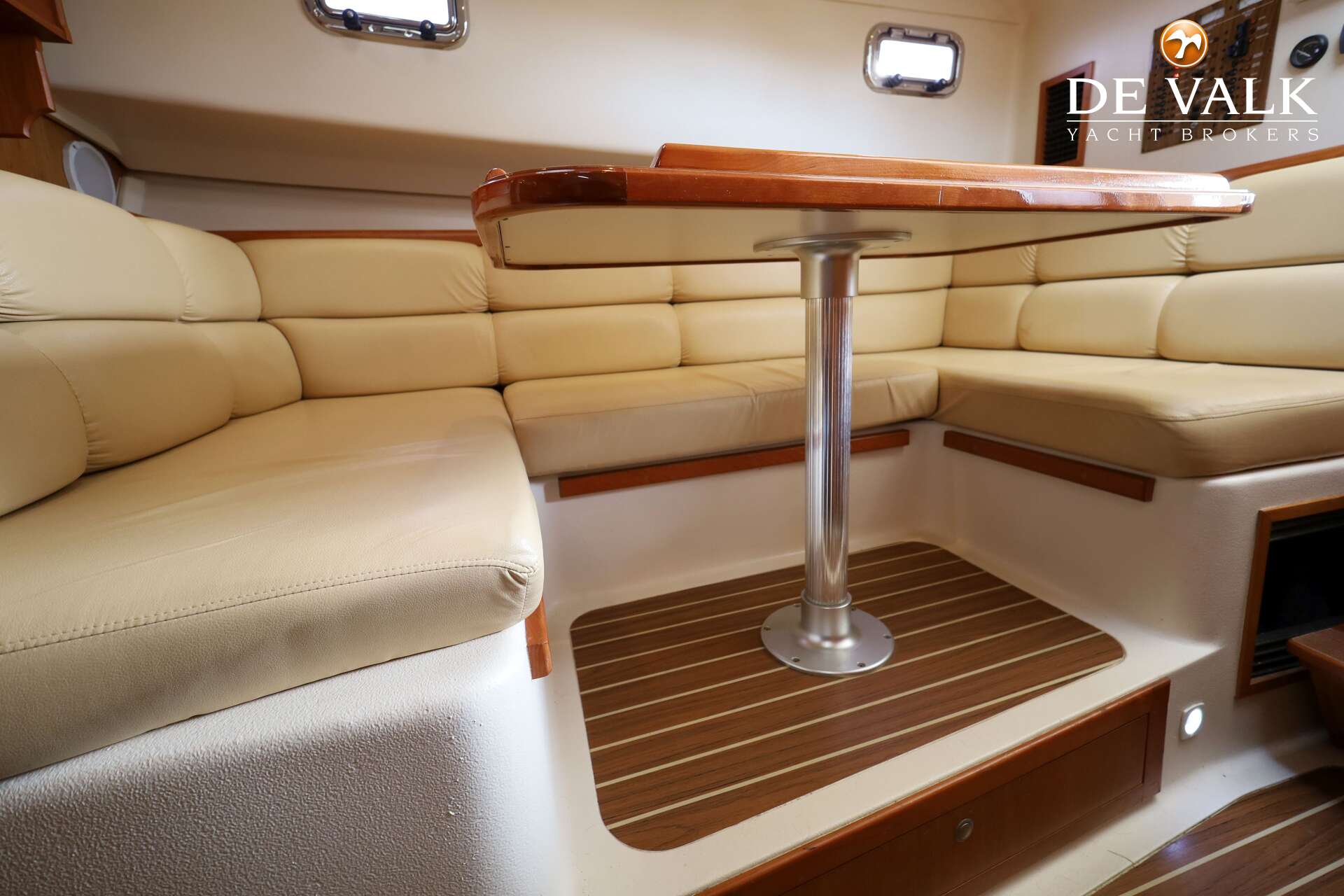 Mainship 34 Rumrunner II — foto 30 van 41