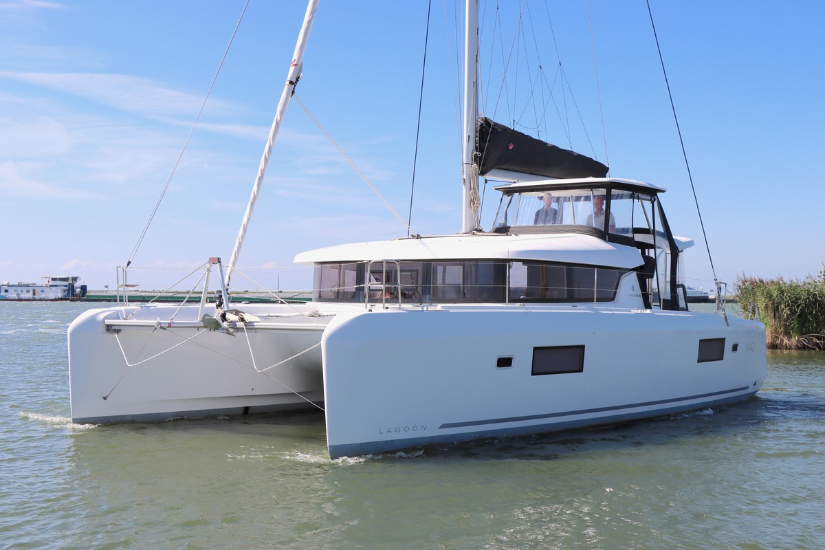 Lagoon 42 Full specs